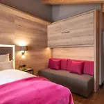 Adapura Hotell