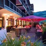 Adapura Hotell 4*