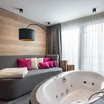 Adapura Hotel 4*