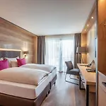 Hotell Adapura 4*