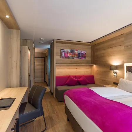 Otel Adapura 4*