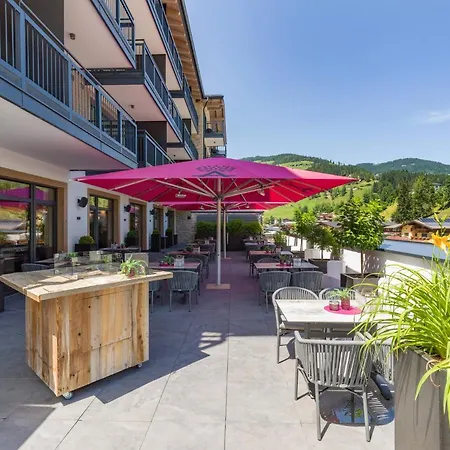 Hotel Adapura 4*