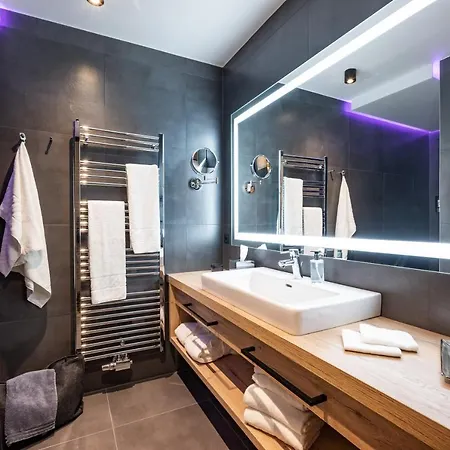 Adapura Otel
